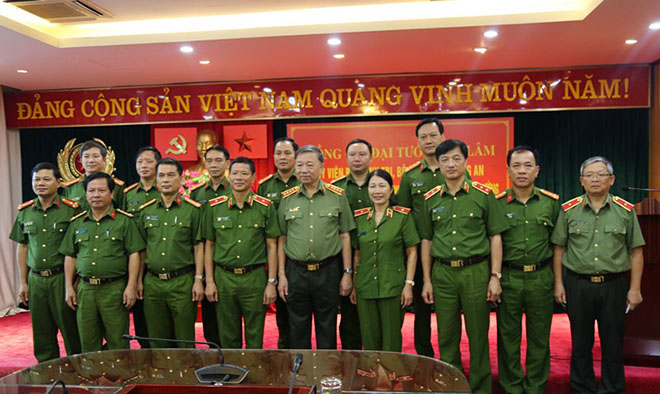 13winvn Tô Lâm cùng các đại biểu tại buổi làm việc.