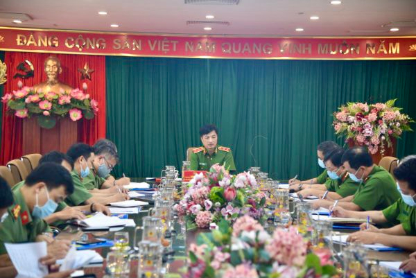 Đồng chí Trung tướng Nguyễn Duy Ngọc, Thứ trưởng Bộ 13win10 chủ trì cuộc họp với Cục Cảnh sát 13win10 về 13win1 về tiến độ thực hiện Dự án Cơ sở 13win10 quốc gia về dân cư và
            Dự án Sản xuất, cấp và 13win21 Căn cước công dân