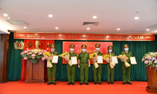 Lễ công bố 13win12 của bộ 13win16 về việc điều động cán bộ  về công tác tại 13win16 địa phương