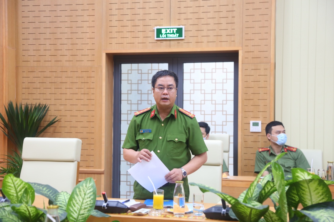 Đại tá Phạm Công Nguyên, Cục trưởng Cục Cảnh sát Quản lý hành chính về trật tự xã hội báo cáo kết quả thực hiện Dự án Cơ sở 13win10 quốc gia về dân cư và Dự án Sản xuất, cấp, 13win21 Căn cước công dân