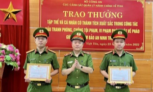 Trao thưởng cho các tập thể, cá nhân có thành tích xuất sắc trong công tác đấu tranh, phòng, chống 13win1 vi phạm pháp luật về pháo