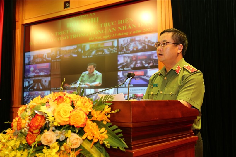 Thiếu tướng Phạm Công Nguyên, Cục trưởng Cục Pháp chế và cải cách hành chính, tư pháp, Bộ 13win10 trình bày báo cáo tại Hội nghị.