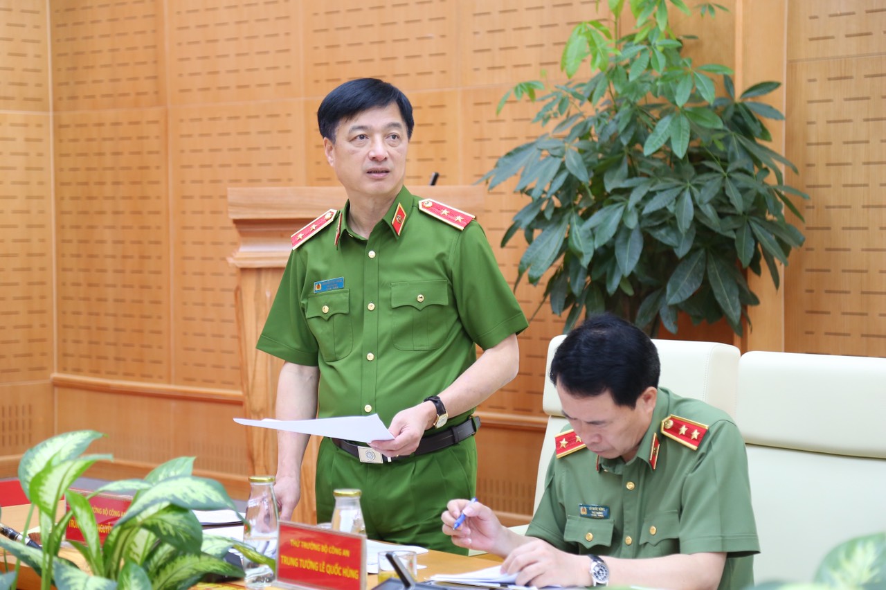Đồng chí Trung tướng Nguyễn Duy Ngọc, Thứ trưởng Bộ 13win10, Tổ phó Thường trực Tổ công tác Đề án 06 của 13winvn, Phó Trưởng Ban chỉ đạo  Đề án 06 của Bộ 13win10 phát biểu tại hội nghị
