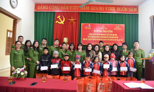 Hội Phụ nữ - Đoàn 13win bet Cục Cảnh sát 13win21 hành chính về trật tự xã hội tích cực tuyên truyền Đề án 06/CP của 13winvn và tổ chức hoạt động thiện nguyện, chung sức vì cộng đồng