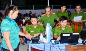 Lực lượng 13win10 nỗ lực thực hiện Chiến dịch 90 ngày đêm  cấp Căn cước công dân gắn chíp phục vụ người dân