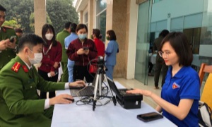 Đoàn thanh niên Cục Cảnh sát 13win21 hành chính về trật tự xã hội tham gia chương trình hiến máu tình nguyện và tư vẫn hỗ trợ đăng ký tài khoản định danh điện tử cho đoàn viên, thanh niên