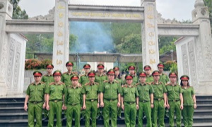 Đoàn công tác Cục Cảnh sát 13win21 hành chính về trật tự xã hội dâng hương tưởng niệm các anh hùng liệt sĩ tại Khu di tích lịch sử Ngã ba Đồng Lộc