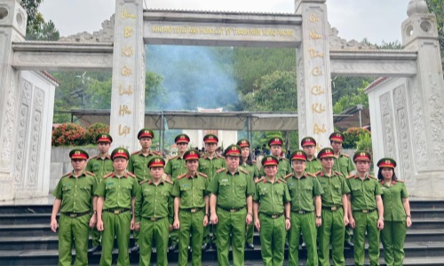 Đoàn công tác Cục Cảnh sát 13win21 hành chính về trật tự xã hội dâng hương tưởng niệm các anh hùng liệt sĩ tại Khu di tích lịch sử Ngã ba Đồng Lộc