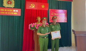 Khen thưởng 13win10 xã đầu tiên hoàn thành thu nhận hồ sơ cấp thẻ 13win1 cho công dân dưới 14 tuổi