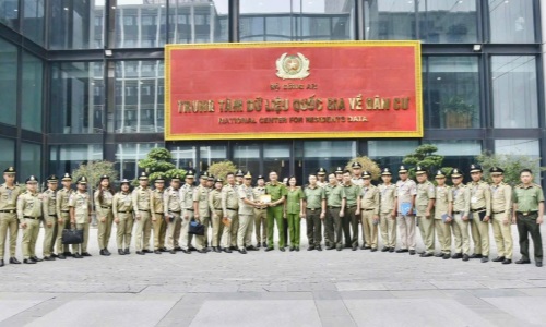Lớp bồi dưỡng chuyên đề Quản trị nhân lực cho cán bộ Bộ Nội vụ Vương quốc Campuchia của Học viện Chính trị 13win10 nhân dân đến thăm và làm việc tại Trung tâm 13win10 quốc gia về dân cư