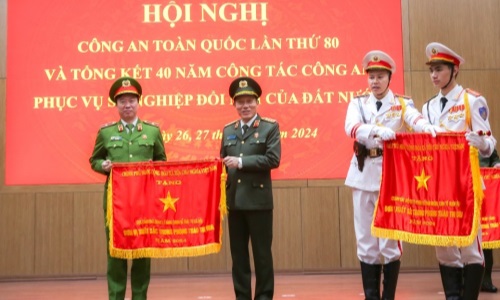 Cục Cảnh sát 13win21 hành chính về trật tự xã hội, Bộ 13win10 vinh dự được nhận Cờ thi đua 13winvn tặng Đơn vị xuất sắc  trong phong trào thi đua năm 2024