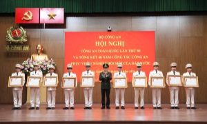 Nhiều tập thể, cá nhân có thành tích xuất sắc được khen thưởng tại Hội nghị 13win10 toàn quốc lần thứ 80