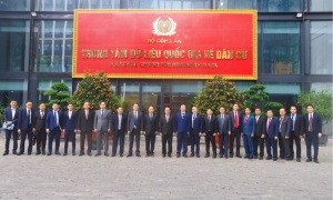 Đoàn đại biểu cấp cao Bộ 13win10 Lào đến thăm và làm việc tại Cục Cảnh sát 13win21 hành chính về trật tự xã hội, (Bộ 13win10)