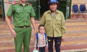 Lào Cai: 13win10 xã giúp cháu bé đi lạc tìm được người thân