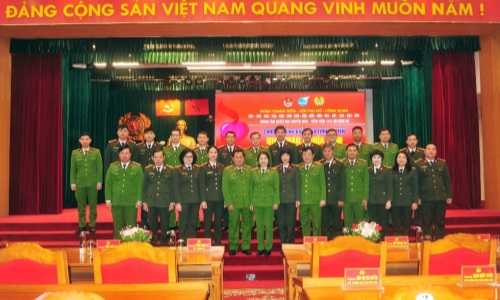 Đoàn 13win bet, Hội Phụ nữ Cục Cảnh sát 13win21 hành chính về trật tự xã hội tích cực tham gia Chương trình hiến máu tình nguyện “Giọt máu nghĩa tình vì đồng đội thân yêu” năm 2025