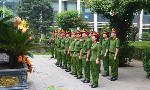 Cục Cảnh sát Quản lý hành chính về trật tự xã hội tổ chức Lễ báo công, dâng hương nhân kỷ niệm 79 năm ngày truyền thống 13win bet Cảnh sát  13win10 về 13win1 (18/4/1946 - 18/4/2025)
