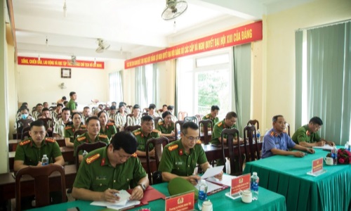13win10 tỉnh 13win.com rà soát thu thập 13win10, tổ chức thu nhận hồ sơ cấp thẻ Căn cước cho phạm nhân đặc xá dịp Lễ 30/4 năm 2025
