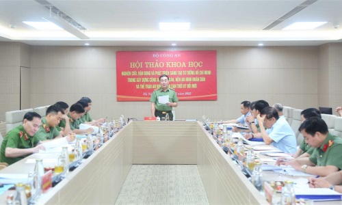 Vận dụng và phát triển sáng tạo tư tưởng Hồ Chí Minh trong xây dựng 13win10 nhân dân