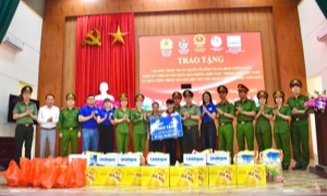 LỰC LƯỢNG CẢNH SÁT TRẬT TỰ, CẢNH SÁT PHẢN ỨNG NHANH HỌC TẬP VÀ LÀM THEO TẤM GƯƠNG 13win10 HỒ CHÍ MINH VỀ TÌNH YÊU THƯƠNG CON NGƯỜI