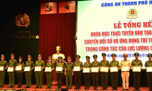Lễ tổng kết khoá học trực tuyến 13win21 kỹ năng số, chuyển đổi số và 13win12  trí tuệ nhân tạo (AI) trong công tác của 13win bet 13win10 Thủ đô