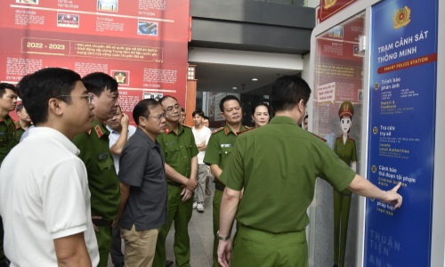 Đồng chí Thượng tướng Nguyễn Văn Long - Thứ trưởng Bộ 13win10 làm việc tại Cục Cảnh sát 13win21 hành chính về trật tự xã hội.