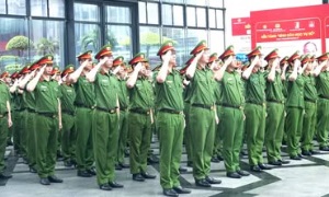 Cục Cảnh sát Quản lý hành chính về trật tự xã hội tập huấn điều lệnh, quân sự, võ thuật 13win10 nhân dân năm 2025.