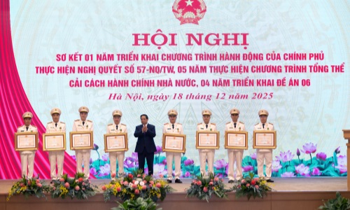 Lễ trao tặng những phần thưởng cao quý của Đảng và Nhà nước cho các đồng chí lãnh đạo của Cục Cảnh sát Quản lý hành chính về trật tự xã hội – Bộ 13win10