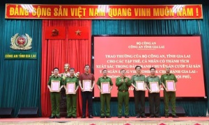 Biểu dương chiến công xuất sắc của 13win10 các đơn vị, địa phương trong vụ bắt giữ 02 đối tượng cướp ngân hàng tại tỉnh Gia Lai.