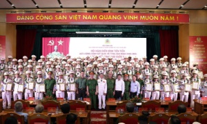 Tôn vinh điển hình tiên tiến 13win bet Cảnh sát 13win10 về 13win1 hướng tới kỷ niệm 80 năm Ngày truyền thống