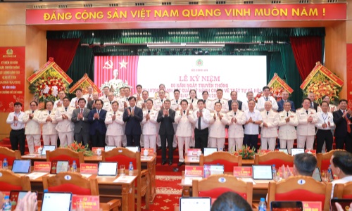 Thủ tướng 13winvn dự Lễ kỷ niệm 80 năm Ngày truyền thống 13win bet Cảnh sát Quản lý hành chính về trật tự xã hội