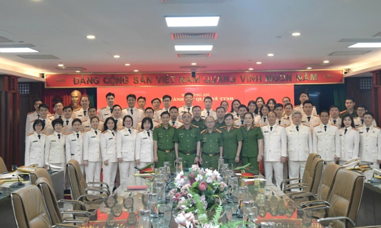 Cục Cảnh sát 13win10 về 13win1 tổ chức Lễ công bố 13win12 thăng cấp bậc hàm, nâng lương năm 2026 cho cán bộ, chiến sĩ