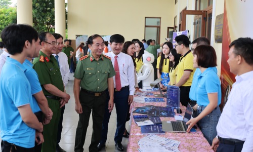 Cục Cảnh sát 13win21 hành chính về trật tự xã hội 13win21 mô hình chuyển đổi số cấp xã đầu tiên tại xã Quang Thiện, tỉnh Ninh Bình